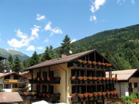 Hotel Binelli Pinzolo Bagian luar foto