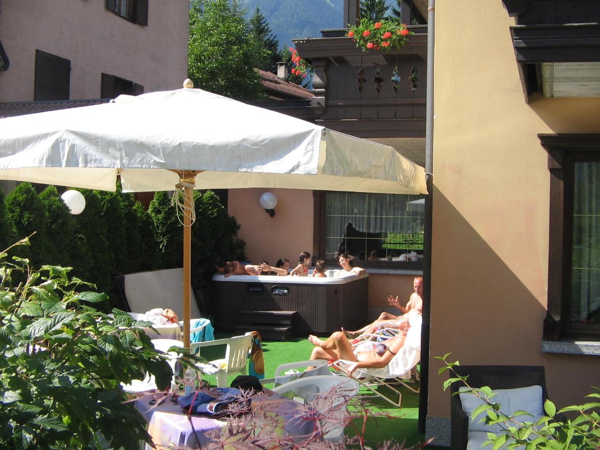 Hotel Binelli Pinzolo Bagian luar foto